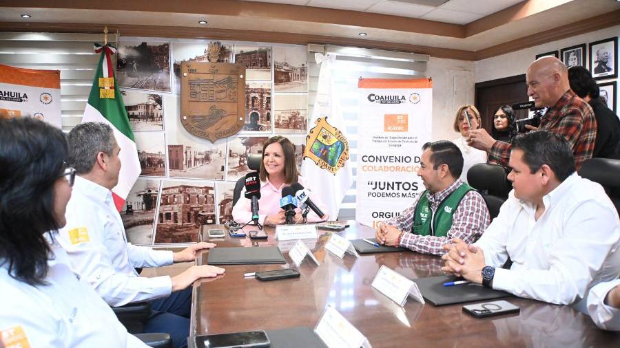 La alcaldesa Sara Irma Pérez Cantú y autoridades estatales formalizaron el convenio de colaboración en beneficio de la ciudadanía.