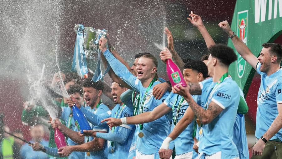 Manchester City levantó la Carabao Cup 2026 en Wembley tras vencer al Arsenal con doblete de Nico O’Reilly.