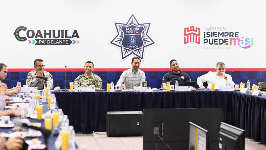 Autoridades de los tres órdenes de gobierno revisaron los resultados de las estrategias de seguridad implementadas en Torreón durante la vigésima tercera reunión semanal.