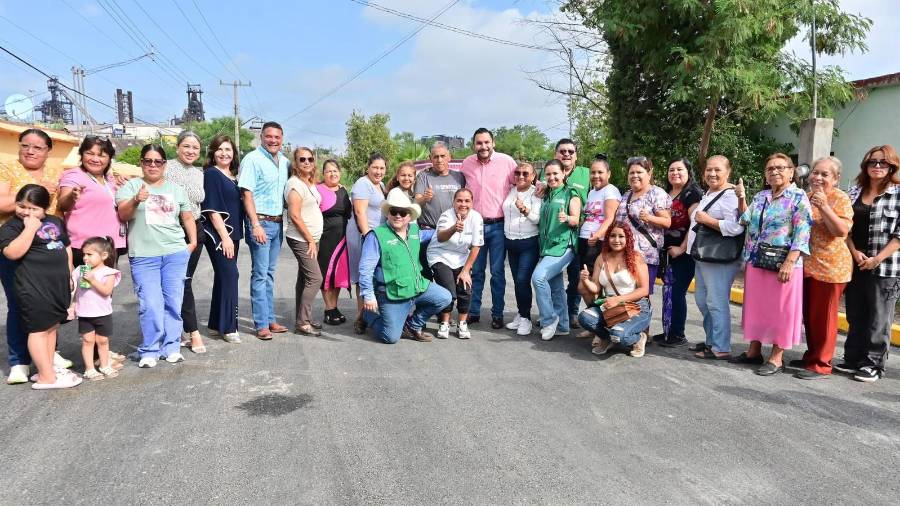 La pavimentación busca mejorar la infraestructura vial y la seguridad de la colonia, destacó el Alcalde durante la entrega.