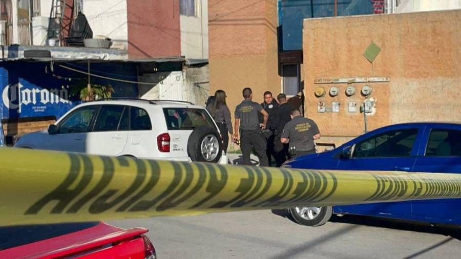 El imputado fue detenido en el lugar de los hechos, en la colonia Conquistadores, luego de que vecinos reportaran gritos de auxilio provenientes del domicilio.