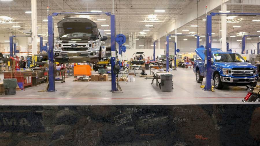 Busca EU obligar a automotrices a adquirir más piezas y materiales de proveedores locales, en lugar de los establecidos en México y Canadá.