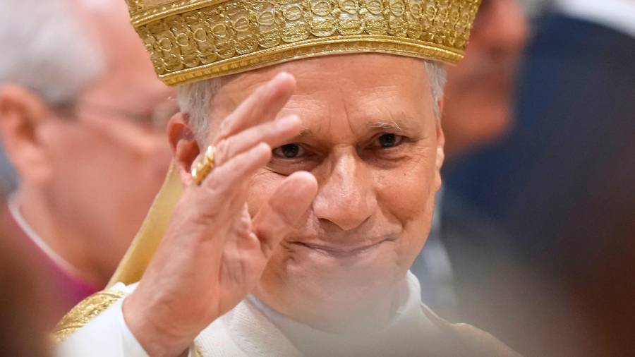 El papa León XIV en la ordenación de cuatro obispos auxiliares de Roma, en la Basílica San Juan Laterano en Roma.