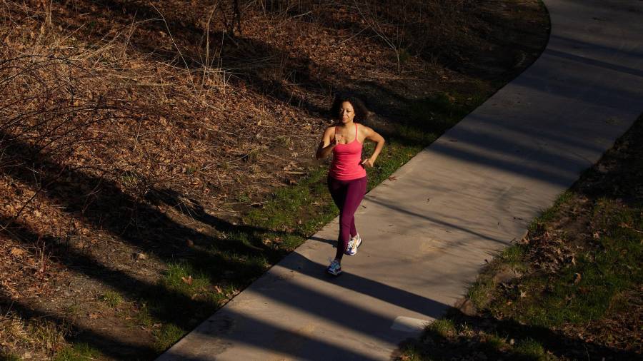 Un mayor número de pasos está relacionado con un riesgo menor de demencia, de diabetes tipo 2 y de otros problemas de salud.