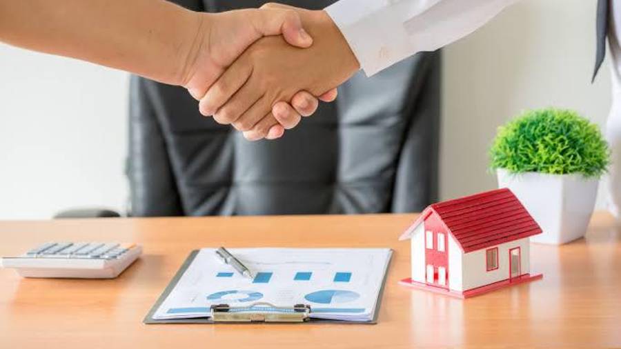 Fue hace poco que la Asociación Mexicana de Profesionales Inmobiliarios (AMPI) en Saltillo estimó que el 93 por ciento de las personas que se dedican al ramo inmobiliario operan fuera del registro estatal