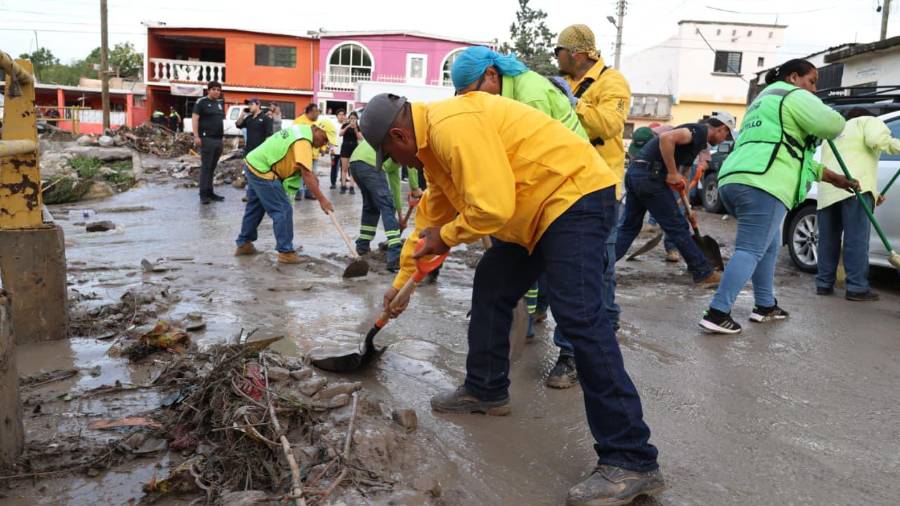 Autoridades señalaron que la acumulación de basura en arroyos y cauces naturales agrava los riesgos de inundación.