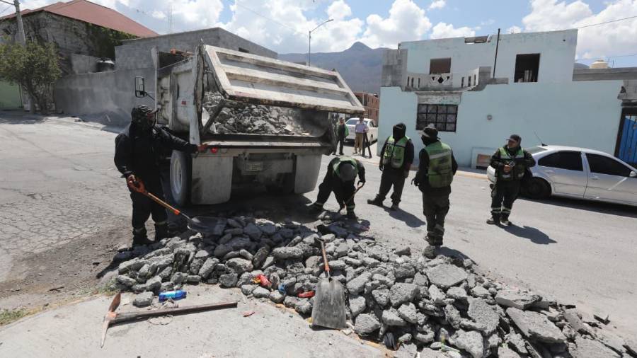 Personal de Medio Ambiente y Servicios Primarios llevó a cabo labores de deshierbe, descacharrización y limpieza en distintos puntos de la ciudad.