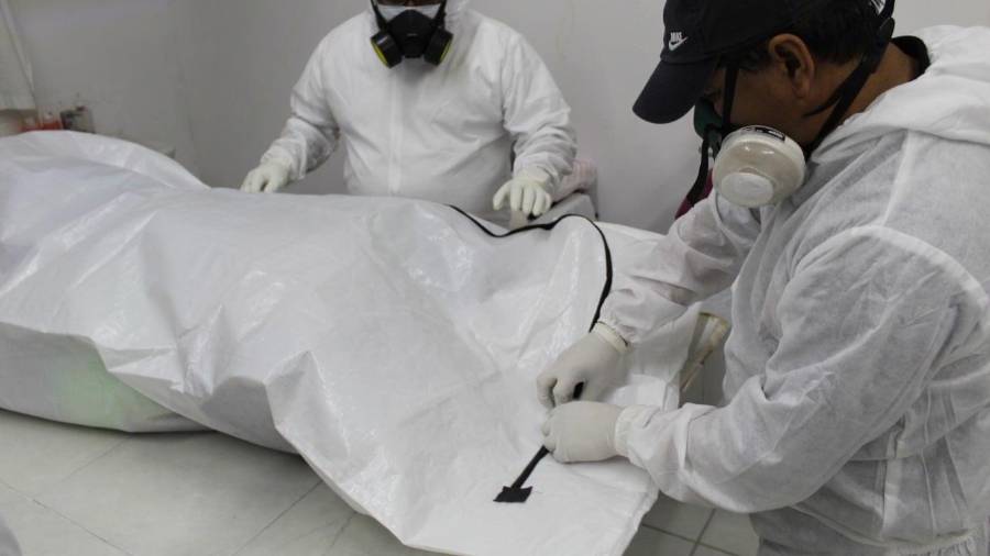 Las primeras investigaciones señalaron que no se observaron signos de violencia en el cuerpo ni en el lugar, aunque la Fiscalía mantiene abierta la carpeta para esclarecer el caso.