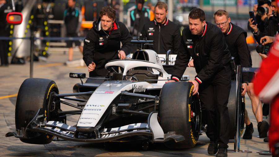 El mexicano Sergio Pérez enfrentará la carrera Sprint del Gran Premio de China 2026 desde la última posición de la parrilla tras quedar fuera de la clasificación por un problema técnico.