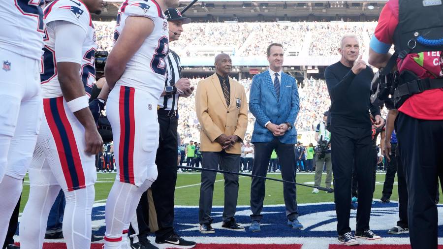 El volado previo al Super Bowl LX favoreció a los Patriots sobre los Seahawks, aunque históricamente ganar la moneda no garantiza levantar el Trofeo Vince Lombardi.