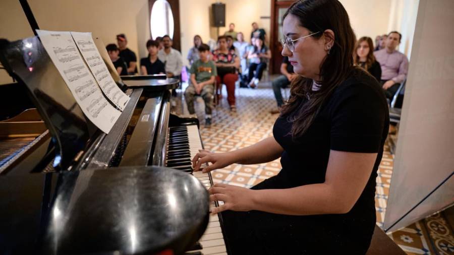 El concierto didáctico “Nocturno a Chopin” acercó al público a la obra del compositor polaco mediante una propuesta musical y formativa.