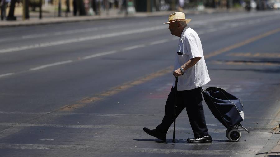 ¿Qué hace envejecer más?: dormir poco y mal, explica el neurocientífico Francisco Mora Teruel.