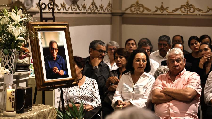 La parroquia de Santiago Apóstol reunió a quienes conocieron a Rafael Cabral en distintas etapas de su vida.