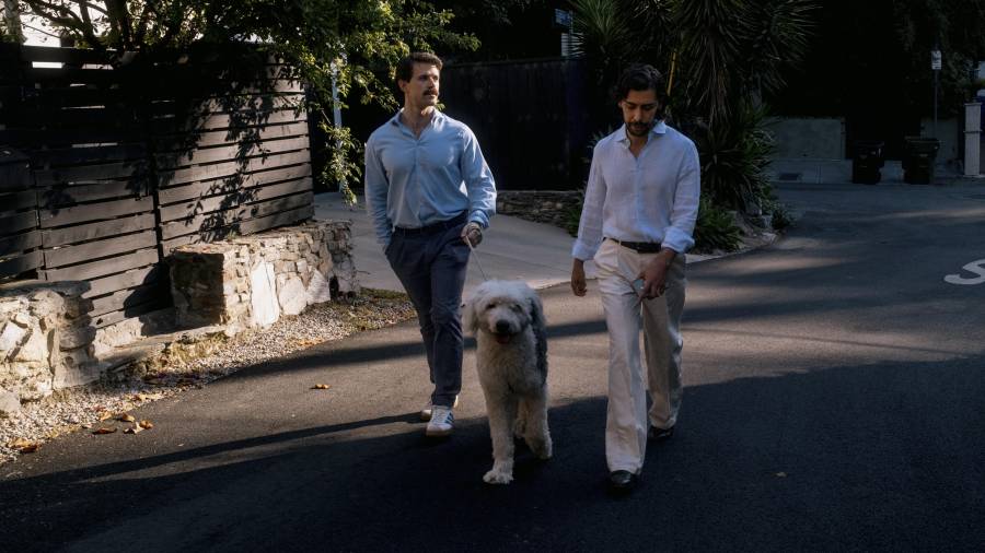 Kooshan Dunn, a la izquierda, y su marido, Aaron Dunn, no hablaron sobre dinero hasta que llevaban dos o tres años de relación.