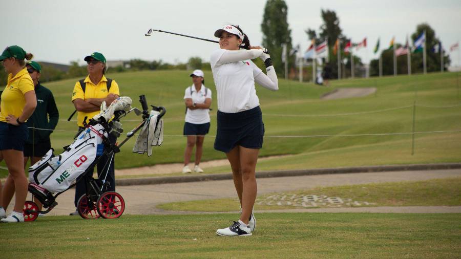 La coahuilense Regina Jiménez Jardón subió al podio del Abierto Sudamericano de Golf tras finalizar en la tercera posición del certamen disputado en Argentina.