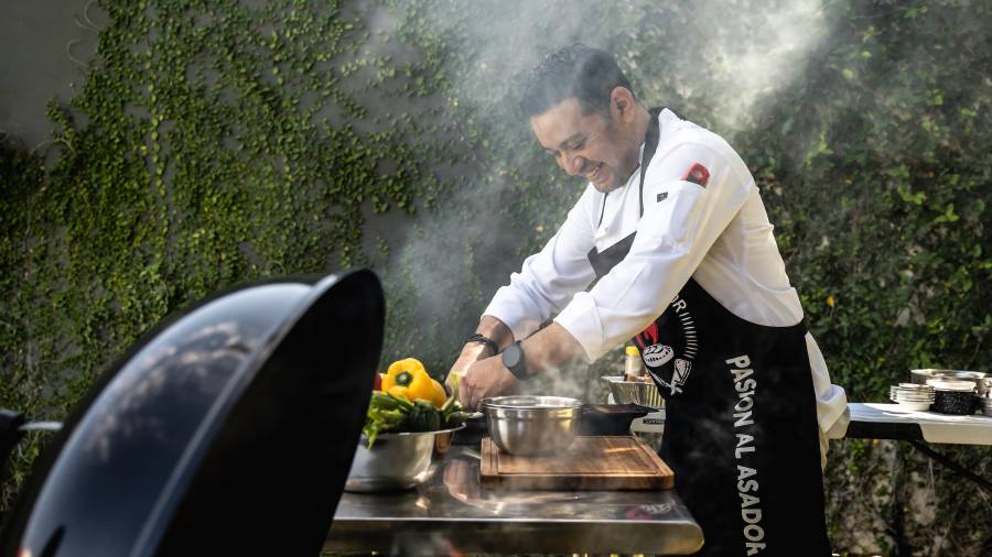 “Chefo” transforma cualquier jardín en una cocina de alta parrilla con su concepto nómada.