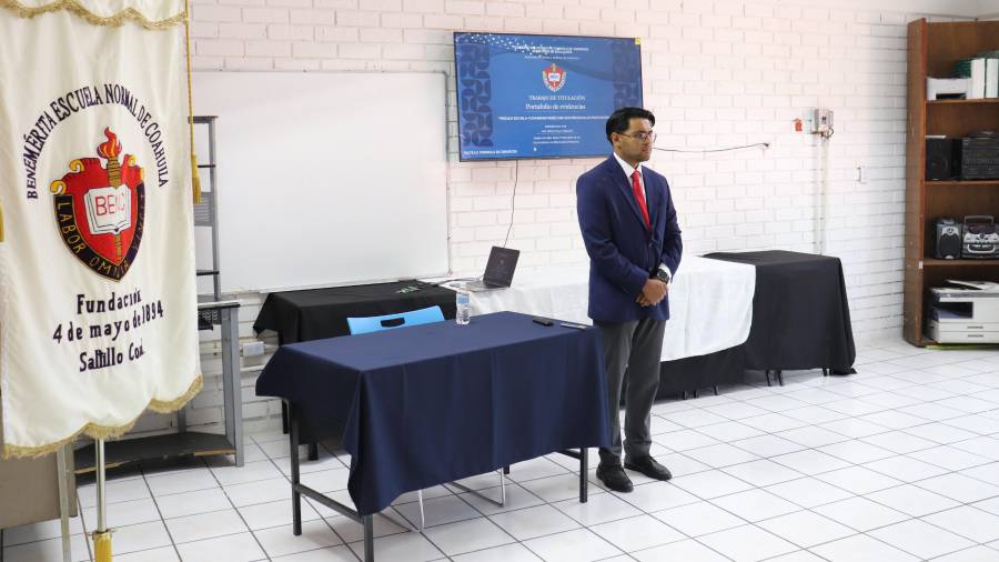 Luis Alexis Reyes Sánchez presentó su examen profesional en la Escuela Primaria Federal Narciso Mendoza como parte de la nueva modalidad de titulación; obtuvo un veredicto aprobatorio por unanimidad.