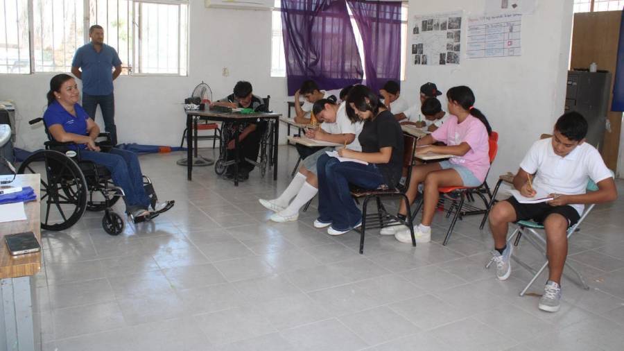 Estudiantes participan en las actividades de la jornada de inclusión, donde se abordó el respeto a las diferencias y la convivencia sin exclusión.