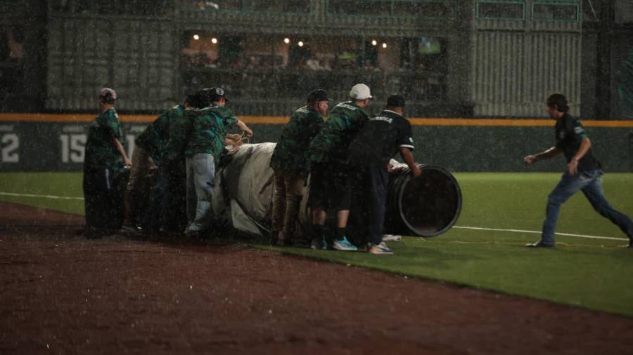 La lluvia obligó a detener el tercer juego de la serie cuando Saraperos mantenía ventaja de 5-1 sobre Sultanes.