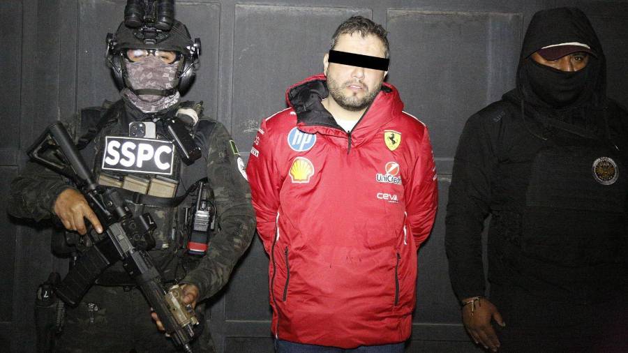 El edil de Tequila y otros tres funcionarios municipales fueron detenidos por extorsión y vínculos con el crimen.