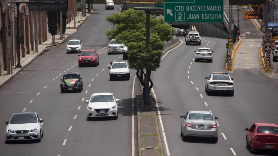 Tránsito vehicular en avenida