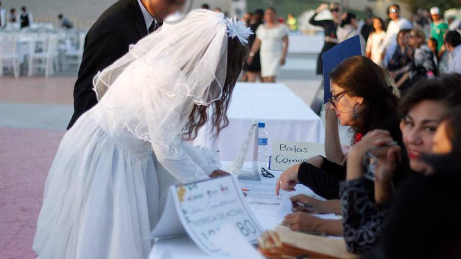 DIF Torreón invita a las parejas a dar certeza legal a su unión a través de las Bodas Comunitarias 2026.