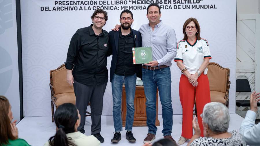Autoridades estatales, municipales y representantes del ámbito cultural acompañaron la presentación de la obra en el marco del FINA 2026.