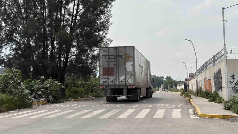 Tultepec, Nextlalpan, Jaltenco, Zumpango y Ecatepec son algunos de los municipios mexiquenses que se encuentran alrededor del aeropuerto y que establecen comunicación.