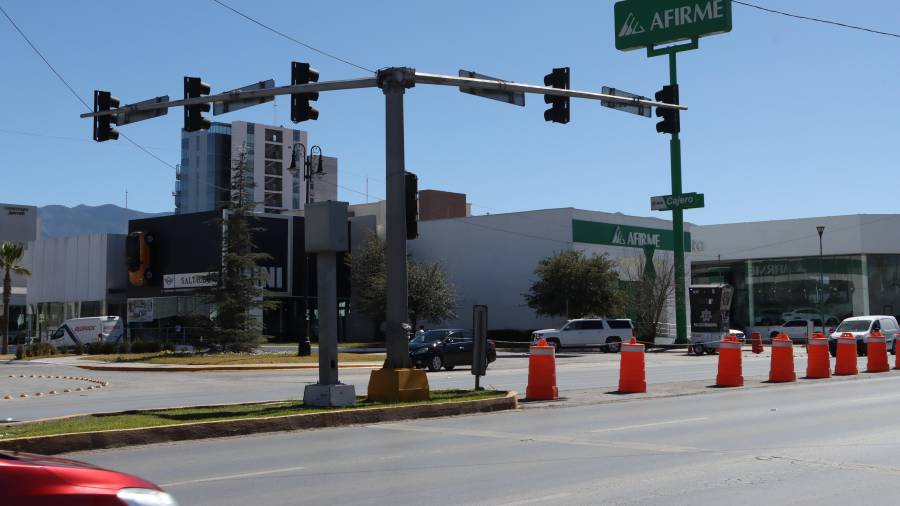 17 de febrero del 2022 Mi Ciudad Ya están en el sistema QUAY con el siguiente nombre Semáforo Carranza Galerías Reportero Nazul Aramayo Sigue sin funcionar los semáforos que están en el cruce del boulevard Venustiano Carranza y el Boulevard Galerías que conduce al Parque Centro, Walmarth y Liverpool. 20 aaa. Aún no funcionan los semáforos que están en el cruce del boulevard Venustiano Carranza y el Boulevard Galerías.