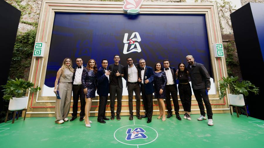 La campaña cuenta con la presencia de grandes figuras de la Selección Nacional como Rafa Márquez y Oswaldo Sánchez. Los Ángeles Azules son los encargados de ponerle ritmo a la fiesta futbolera. FOTOS: CORTESÍA