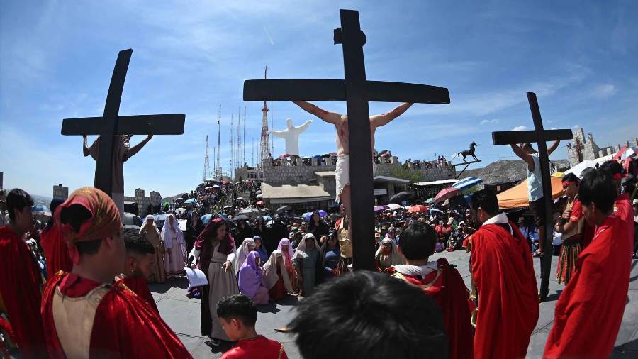 El Via crucis en el Cristo de las Noas, uno de los eventos más concurridos del norte del País, convoca a miles de fieles, algunos de otros estados del País.