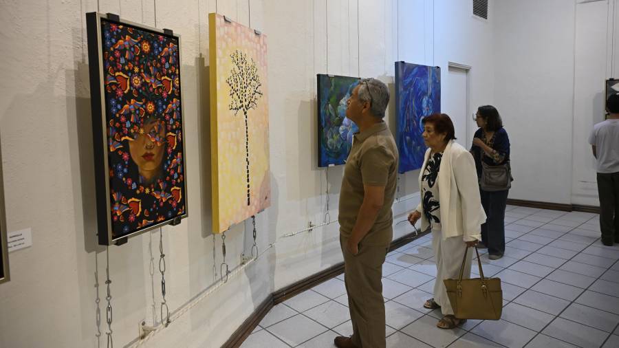 La vida y el color hechos arte: APLAVIC presenta su exposición de pintura ‘Floral’