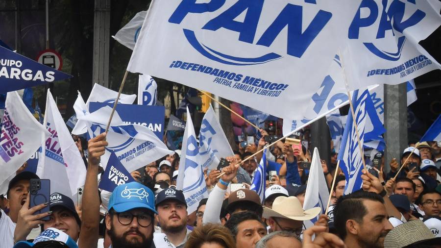 El PAN lanzó sus tres prioridades: Patria, familia y libertad, similar al slogan del Partido Popular en España.