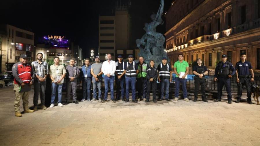 Personal de diversas dependencias municipales participó en un operativo de inspección realizado en establecimientos del Centro Histórico de Saltillo.