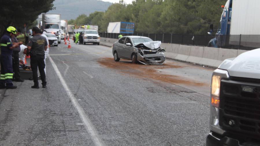 La carretera estuvo cerrada por varias horas.