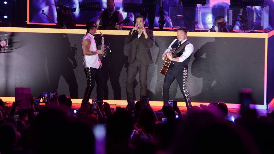 Asistentes llegaron desde temprano al Parque Las Maravillas para asegurar su lugar en el concierto.
