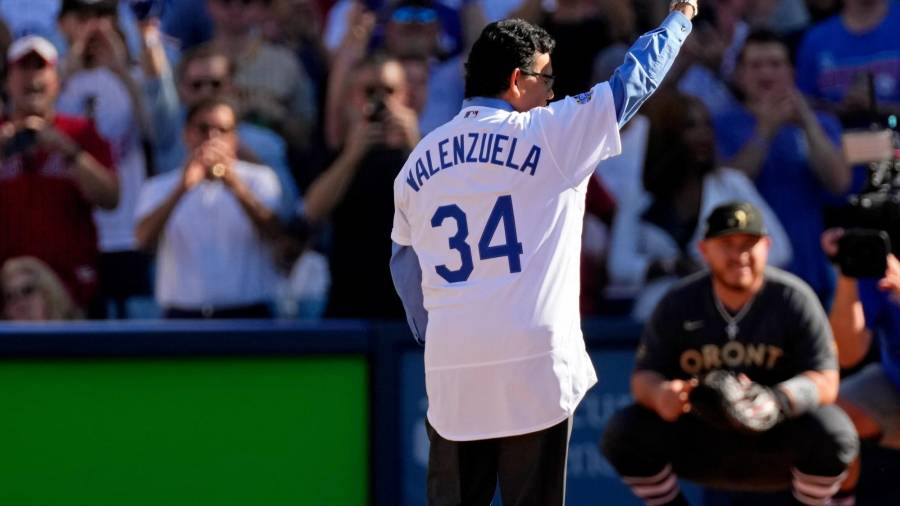 Valenzuela, jugó con los Dodgers de 1980 a 1990
