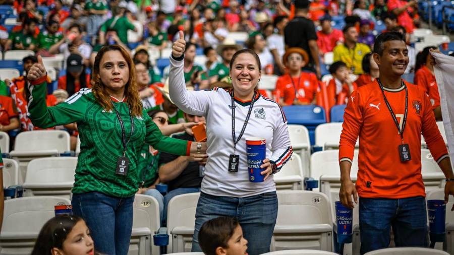 Familias, parejas y grupos de amigos aprovecharon boletos obtenidos en el sorteo de la FIFA para vivir la experiencia de la Copa del Mundo.