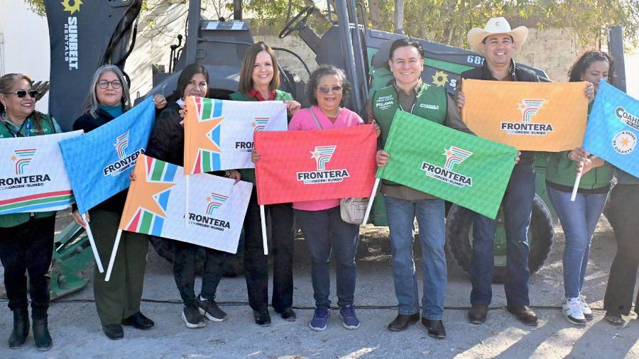 Autoridades municipales dieron el banderazo de inicio a la obra de recarpeteo en la colonia San Cristóbal.