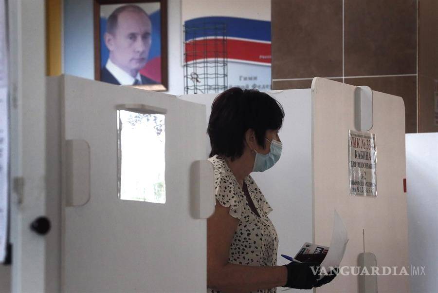 $!Inicia la votación del referéndum que le permite a Vladimir Putin mantenerse en el poder hasta 2036