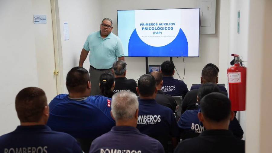 Bomberos de Sabinas participaron en un taller de Primeros Auxilios Psicológicos realizado en el CMPI.