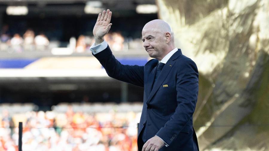 Gianni Infantino retiró el controvertido proyecto después de que UEFA amenazara con abandonar todas las competencias de la FIFA.