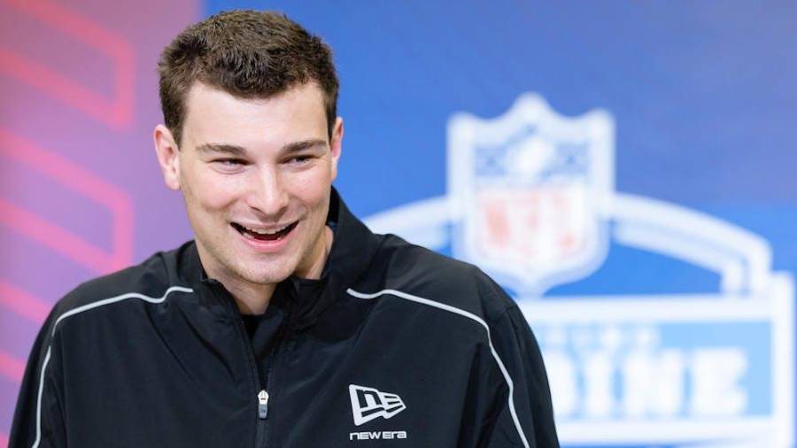 Mendoza viene de una temporada en la que llevó a Indiana al título del College Football Playoff y ganó el Trofeo Heisman.