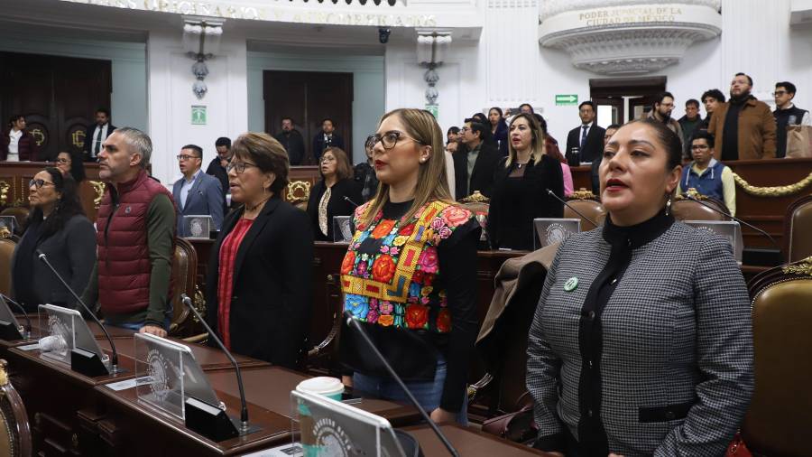 Con 46 votos a favor y 17 en contra, el pleno aprobó un dictamen que armoniza la Constitución capitalina con la federal.