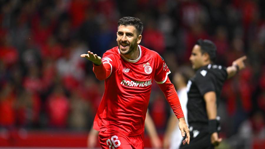 Paulinho firmó una noche redonda en el Nemesio Diez con triplete incluido para encaminar a Toluca en la serie ante LA Galaxy.