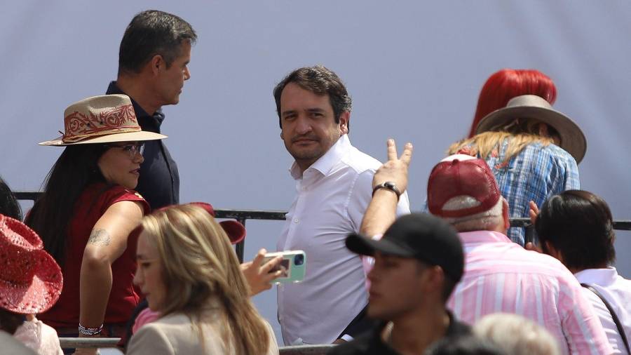 Andrés Manuel López Beltrán ha provocado una ola de reacciones, luego de que le fuera retirada su visa.