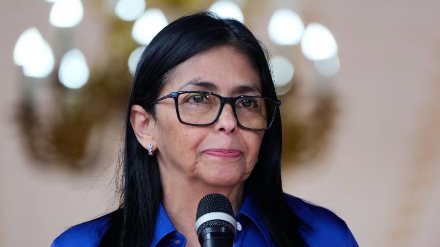 El presidente de Estados Unidos, Donald Trump, reveló que mantuvo una conversación telefónica con la presidenta encargada de Venezuela, Delcy Rodríguez, a quien definió como una “persona fantástica”.