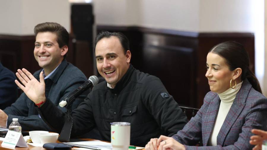 Durante la reunión, cada dependencia y área presentaron sus proyectos para seguimiento.