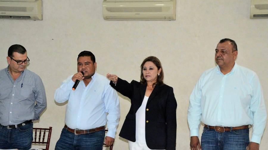 la alcaldesa de Sabinas Diana Haro Martínez fue nombrada y tomó protesta esta mañana como presidenta del Consejo de SIMAS