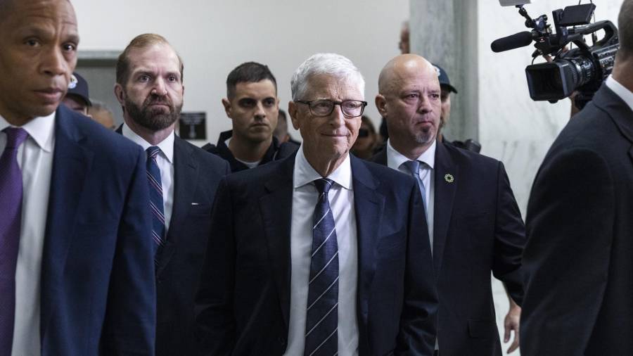 En su comparecencia ante el comité del Congreso Gates se arrepiente de su relación con Epstein